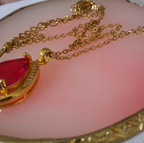 Pretty Red & Gold Necklace - Picture 8 of 8